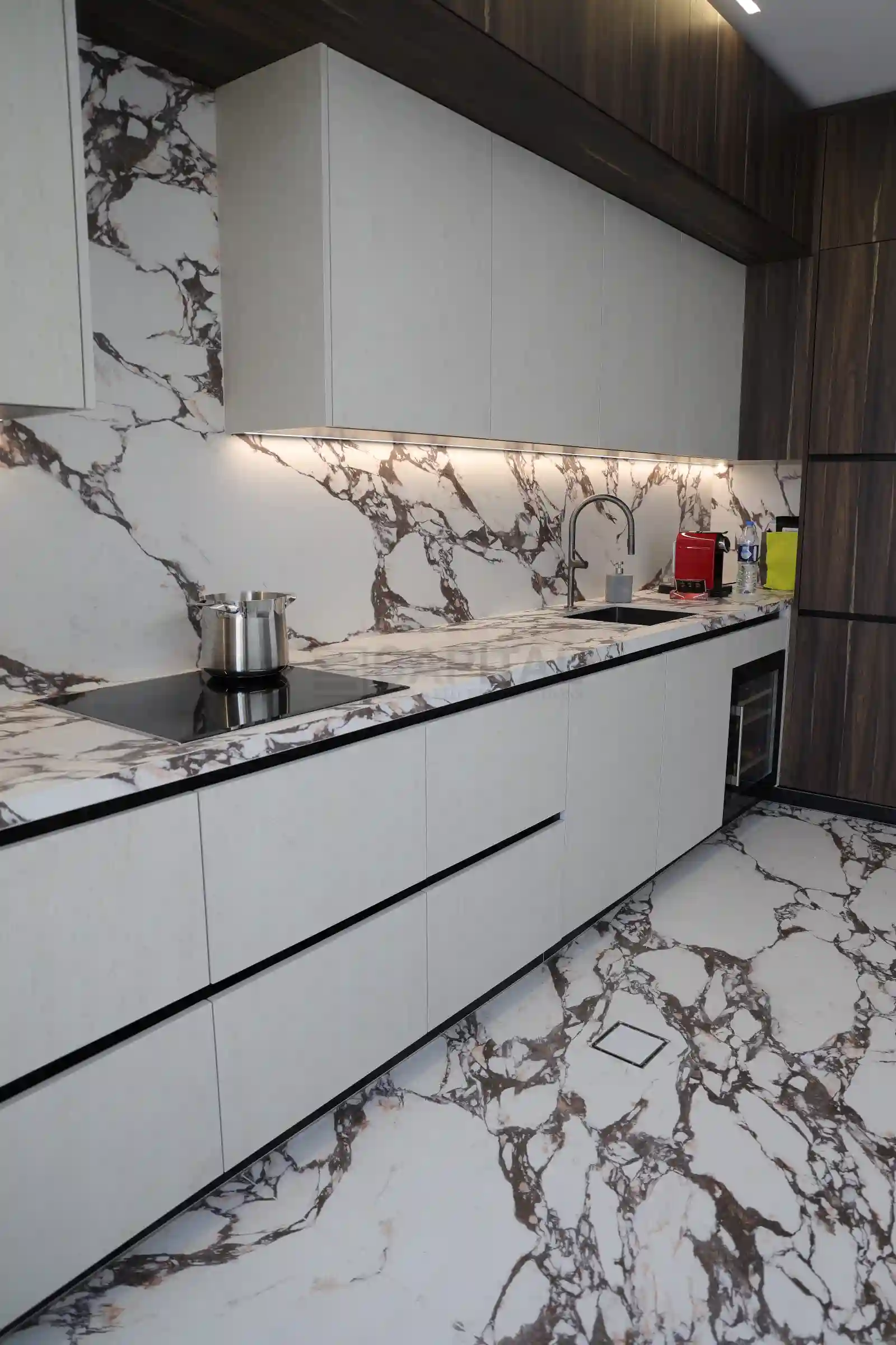 Handleless Cream Lower Cabinetry