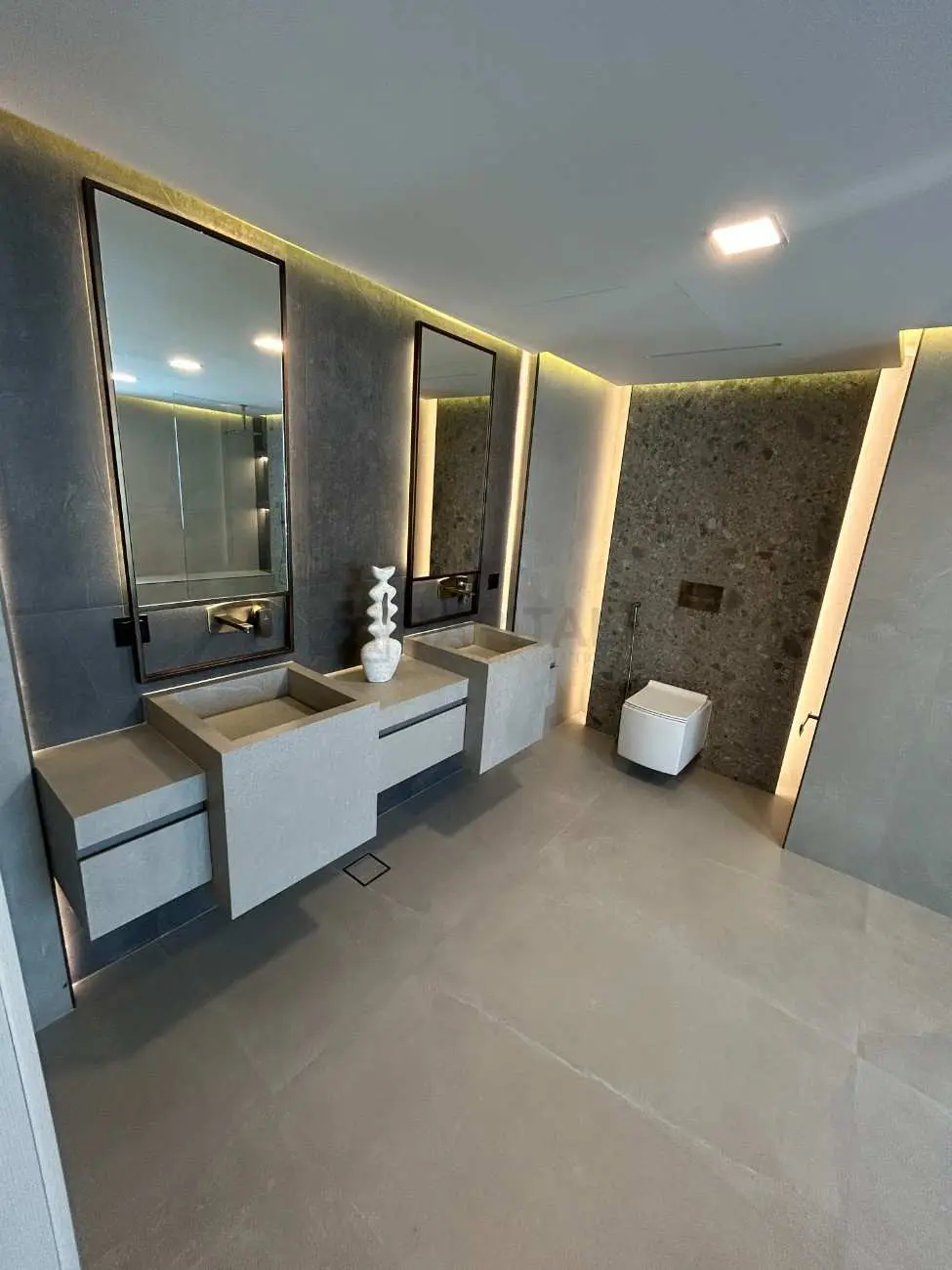 Al Awire Master Bathroom - Full View