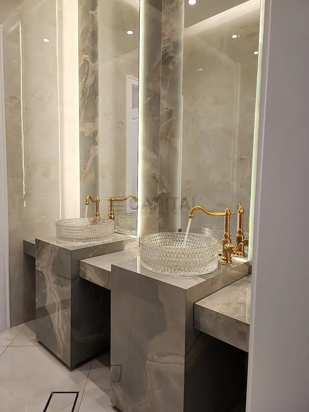 Mini Pearl Glass-Bowl Console with Block Porcelain Supports