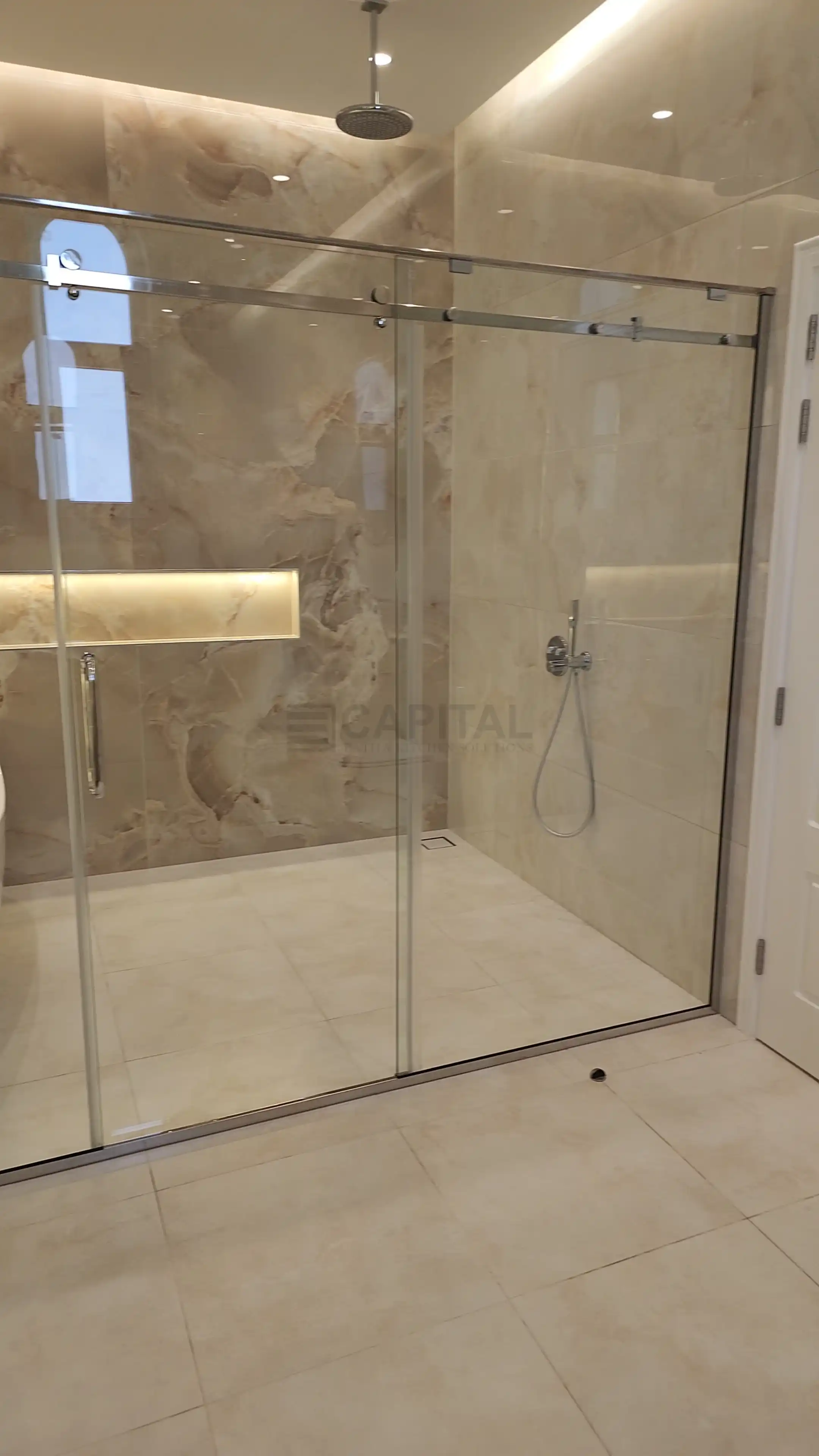 Al Khawaneej Master Bathroom - Bathtub & Shower