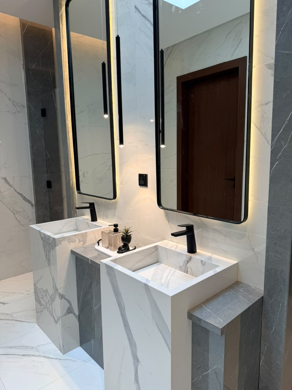 Master Room Bathroom View 7